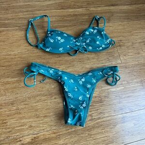 HOLLISTER Green Floral Scrunch- back Cheeky Beach Summer Bikini Set
